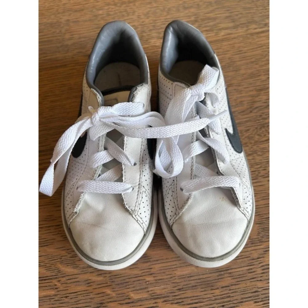 Nike little kid Lace-Up Sneakers – Size 9.5C
